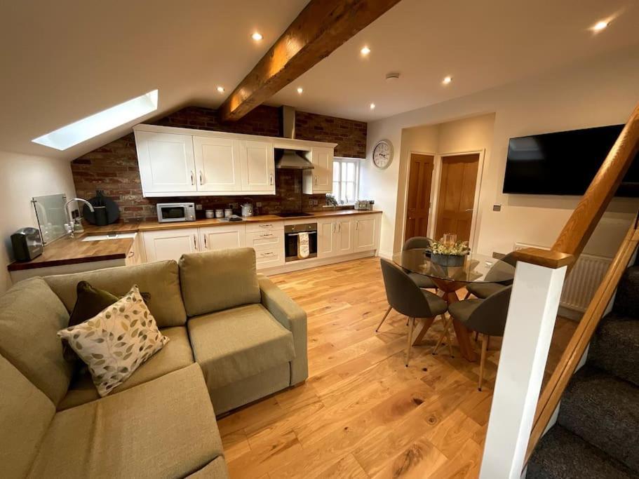 Apt D In Old Grade 2 Converted Farmhouse Market Weighton Buitenkant foto