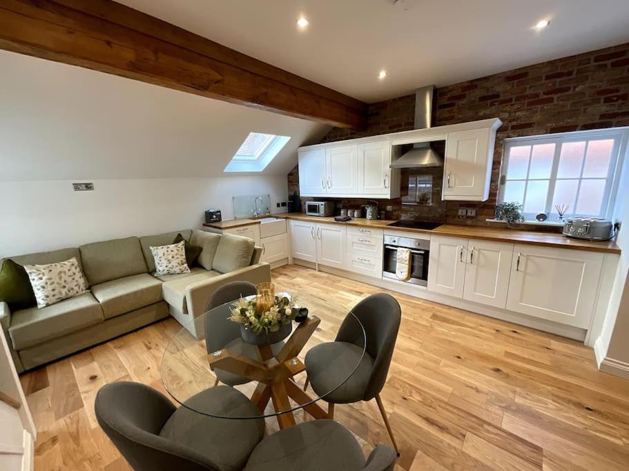 Apt D In Old Grade 2 Converted Farmhouse Market Weighton Buitenkant foto